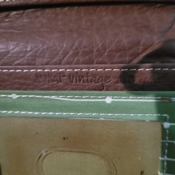 Vintage Fossil Bifold Wallet - Picture 8 of 9